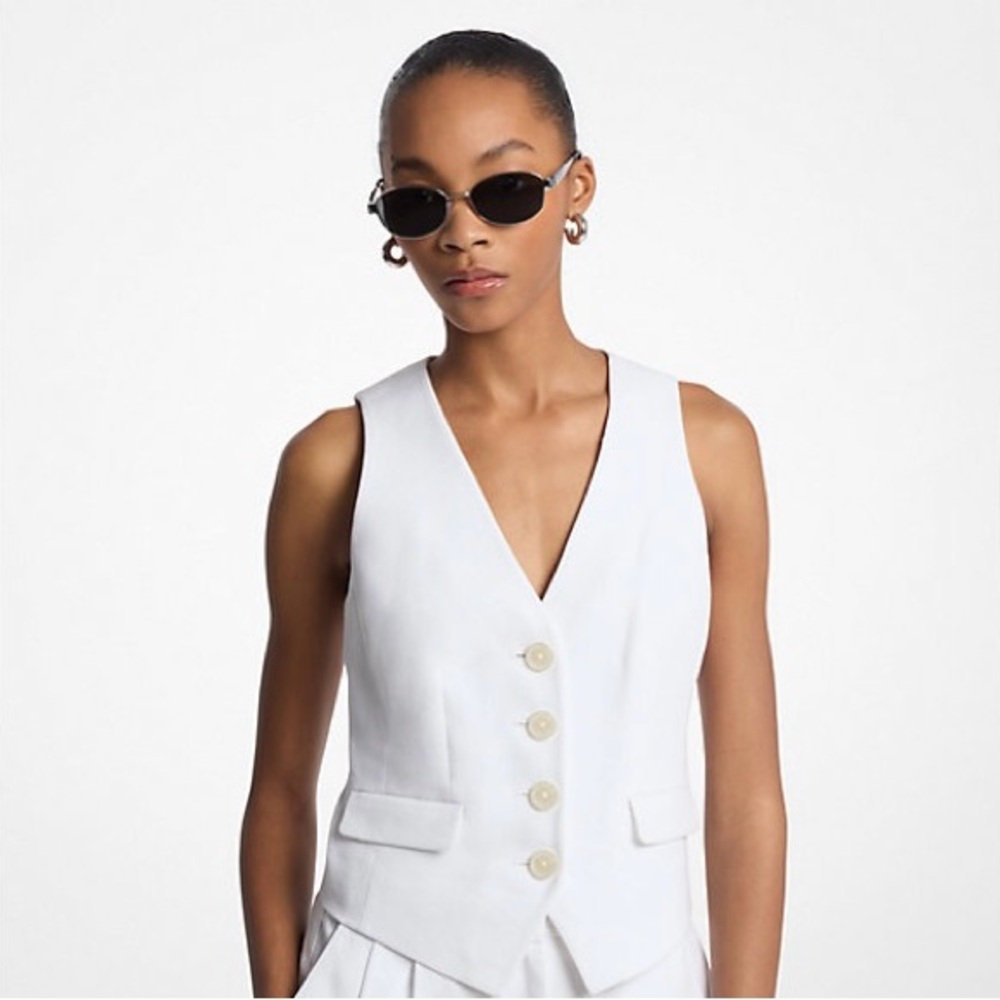 White Sleeveless Buttoned Vest